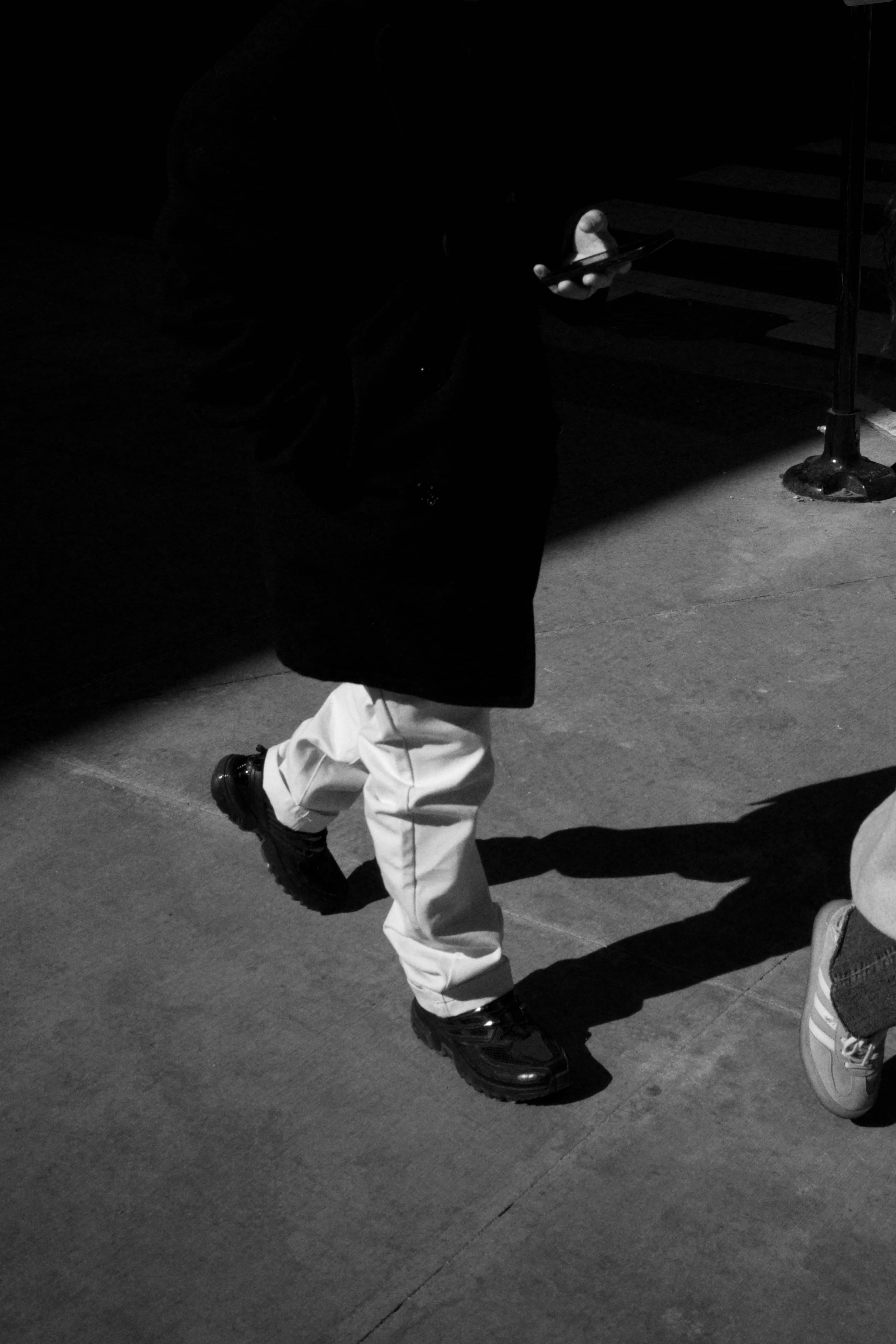 Candid street photography: a quiet study in focus and motion.